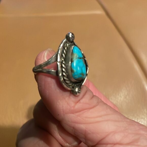 Vintage Navajo Sterling Silver Ring with Leaf Wrap - Picture 6 of 7